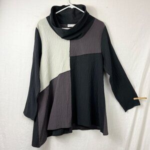 Habitat Crinkle Asymmetrical Top Womens M Cowl Neck Abstract Lagenlook Oversized